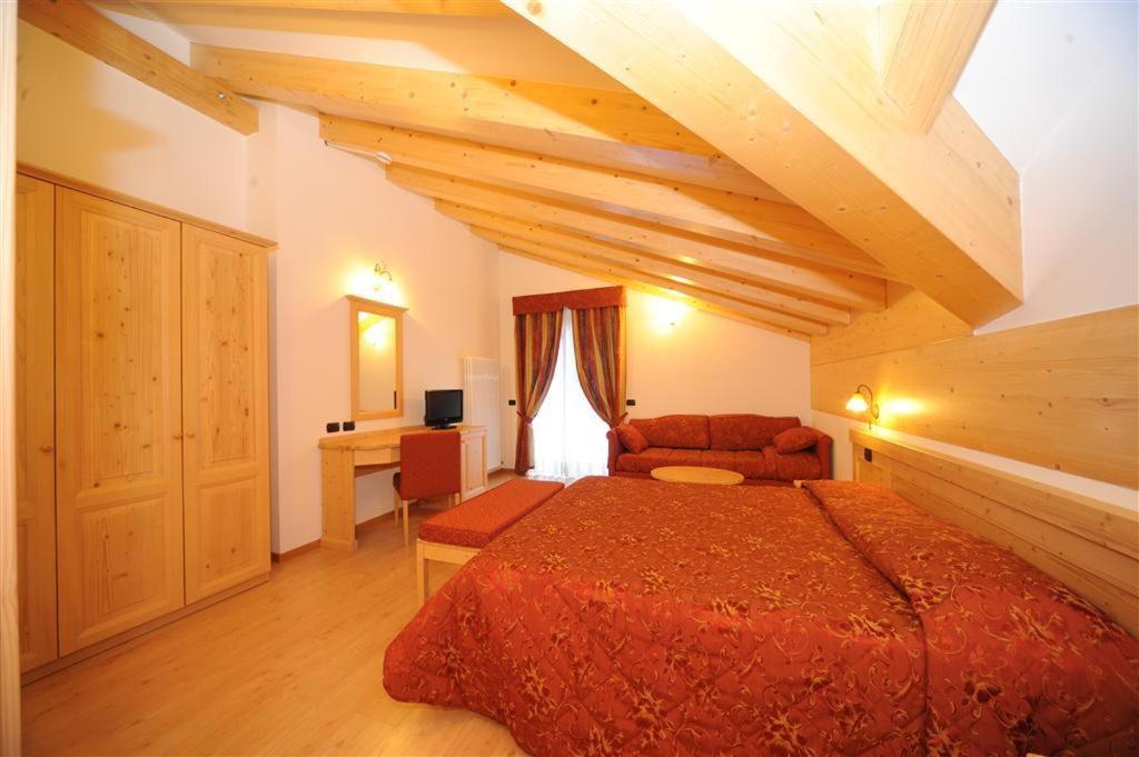 Hotel Canada Pinzolo Szoba fotó