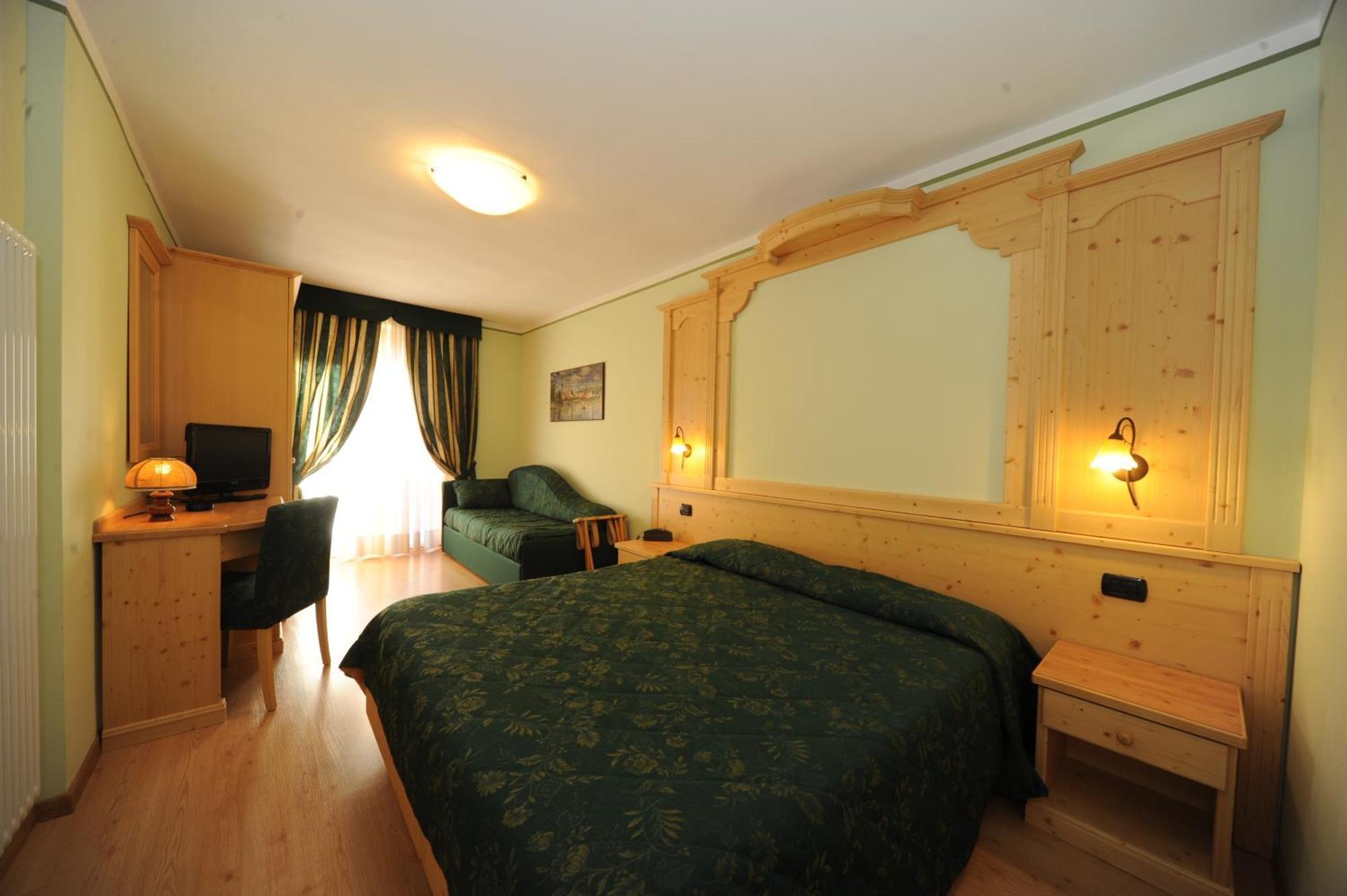 Hotel Canada Pinzolo Kültér fotó